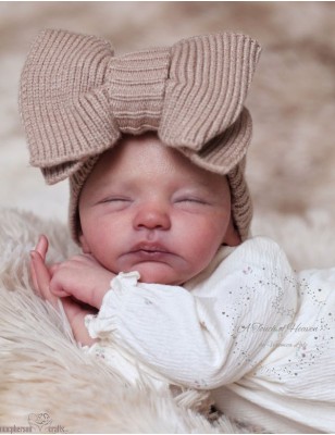 MOLLY by Severine Piret (PRE-ORDINE)