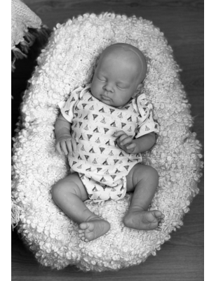 ESENIA by Irina Kaplanskaya