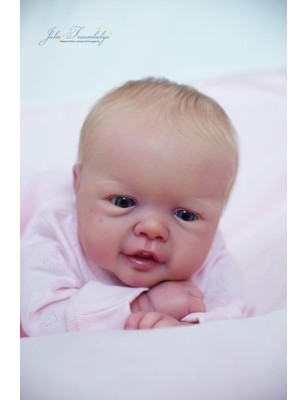 Amélie by Sandy Faber